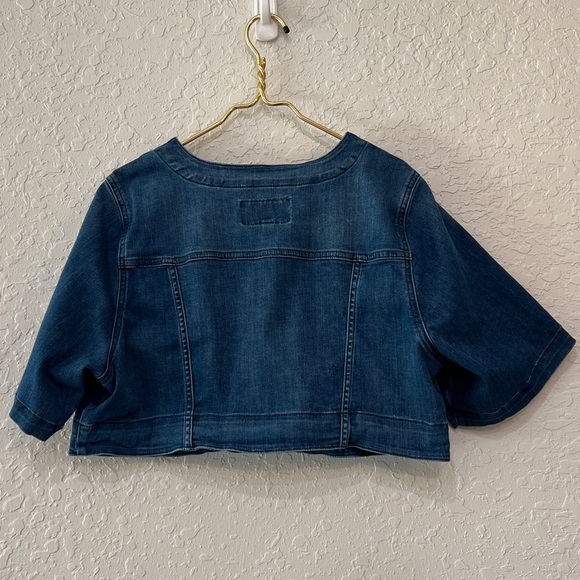 Torrid Short Sleeve Cropped Trucker Denim Jacket Stretch - Picture 5 of 13